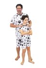 Pijama divertido tal pai e tal filho curto patinhas preto e branco Pijama divertido tal pai e tal filho curto patinhas preto e branco