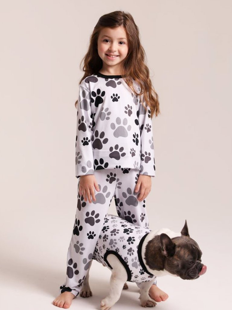 02 pijama infantil longo e roupa pet patinhas preto e branco